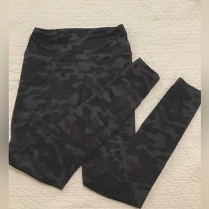 Black camo leggings woman s